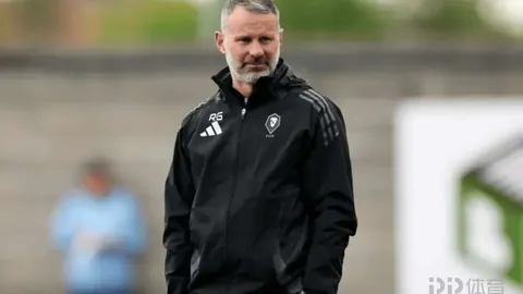 奥尼尔发起反击，杜兰特助攻扣篮得分